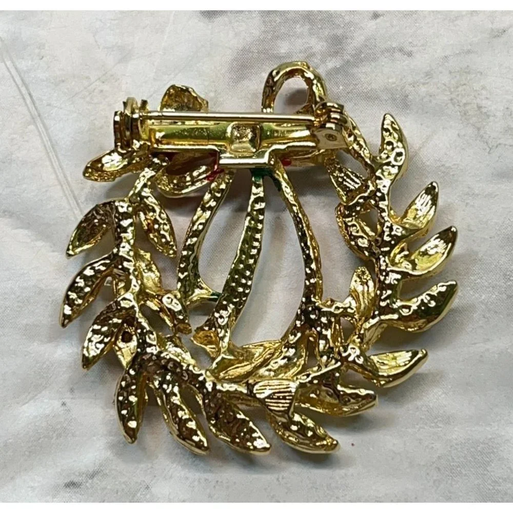 Vintage Christmas Wreath Brooch Pin Gold Tone Red Green Ribbon
